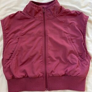 ALO Yoga Sleeveless Zip-Front Puffer Vest in Deep Berry